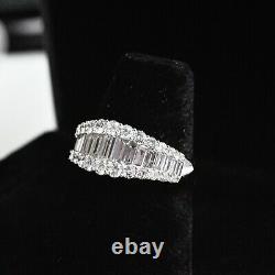 18KT White Gold Natural Diamonds Graduating Channel Set Eternity Band R057338